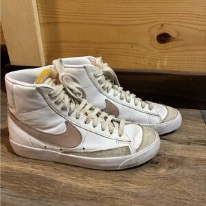 Women's Nike blazers mid 77’
